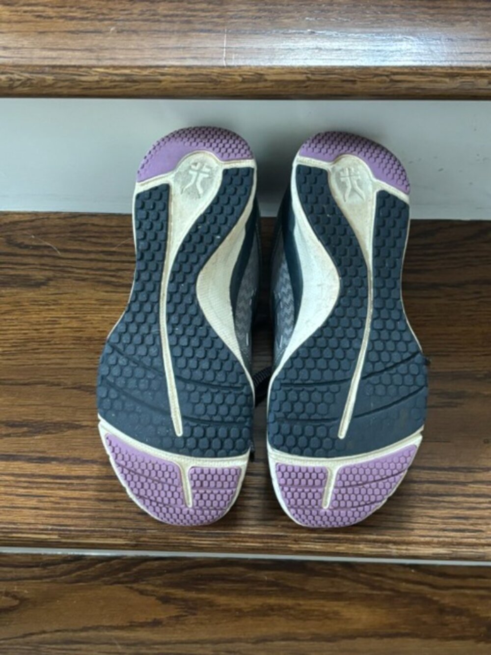 Women's Kuru Quantum Sneakers Size 8 - Picture 2 of 4